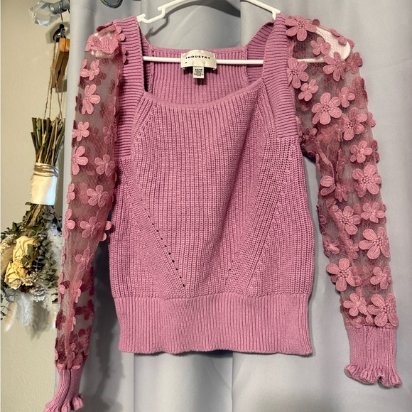 INDUSTRY Sweaters - Chic Mauve Sweater with Floral Lace Sleeves